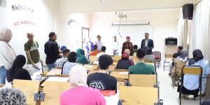 جولة تفقدية لرئيس جامعة الأقصر لمتابعة سير الامتحانات بكلية الألسن - لايف نيوز
