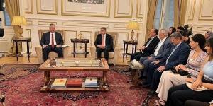 فرص استثمارية.. نائب وزير الخارجية يلتقي أبناء الجالية المصرية في اليونان - لايف نيوز