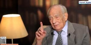 رشوان توفيق: عادل إمام واحد من عباقرة التمثيل.. والتلفزيون أنقذ أجيالا من الفنانين - لايف نيوز