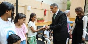محافظ الجيزة في جولة ميدانية عقب صلاة العيد.. زيارة دور رعاية الأيتام بالعجوزة.. وتوجيهات بسرعة دعم مستشفى التحرير العام بالتخصصات الطبية - لايف نيوز