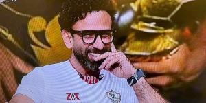تقديرا لـ شيكابالا..ابراهيم فايق يرتدي تيشيرت الزمالك على الهواء - لايف نيوز