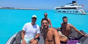 عبد الله السعيد يستمتع بعطلته الصيفية رفقة أحمد حجازي.. شاهد - لايف نيوز