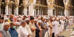 خطيب المسجد النبوي: الذكر يرضي الرحمن ويطرد الشيطان ويقوي الإيمان - لايف نيوز