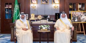 محافظ الأحساء ووزير البلديات والإسكان يبحثان الخطط الإستراتيجية والمشاريع المستقبلية للمحافظة - لايف نيوز
