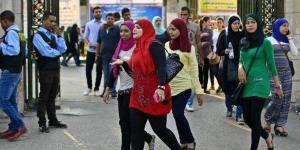 أبرزها إلغاء الامتحان في مقرر أو أكثر.. عقوبات تأديبية لطلاب الجامعات بالقانون - لايف نيوز