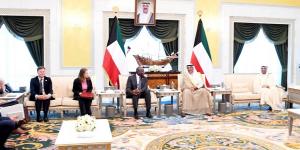 سمو ولي العهد يستقبل رئيس الوزراء والنائب الأول - لايف نيوز