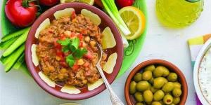 طريقة عمل الفول بالزيت الحار - لايف نيوز
