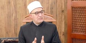 حكم إلقاء السلام من الرجال على النساء.. مفتى الجمهورية يجيب - لايف نيوز