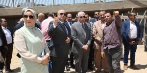 محافظ بني سويف يصطحب مستشار رئيس الجمهورية لتفقد مشروع مجمع المواقف - لايف نيوز