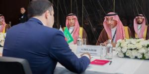 وزير الصناعة يبحث فرص تعزيز التعاون الصناعي مع نظيره الروسي - لايف نيوز