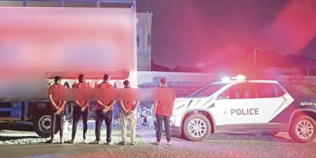ضبط مصري نقل 4 مقيمين لا يحملون تصريح حج ومحاولة إيصالهم إلى مكة - لايف نيوز