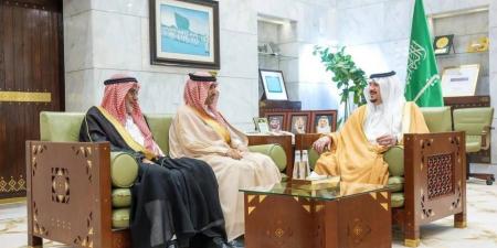 نائب أمير الرياض يطّلع على برامج وخطط جائزة حريملاء - لايف نيوز