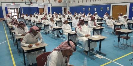 100 إدارياً وإدارية يؤدون اختبار المهارات التقنية للعمل بمدارس التعليم المستمر بالأحساء - لايف نيوز