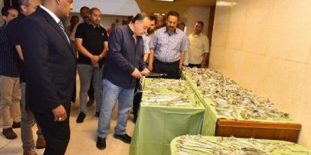 محافظ أسيوط يتفقد مشروعات مزارع الإنتاج الحيواني بعرب مطير والعوامر.. توجيهات بسرعة استكمال أعمال الكهرباء.. وتحويل الكابلات إلى نحاسية - لايف نيوز