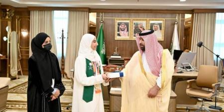 أمير جازان يكرم الطالبة جيوان شعبي لتحقيقها المركز الـ2 عالميًا في “آيسف 2025” - لايف نيوز