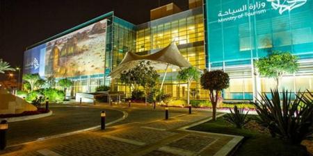 مليون ريال والإغلاق لمخالفات الضيافة السياحية - لايف نيوز