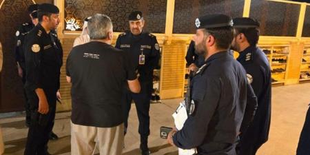 اللواء العدواني يتفقد الحسينيات ومجالس العزاء في «مبارك الكبير» - لايف نيوز