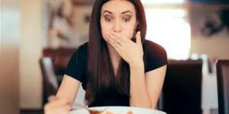 تسبب الانتفاخ والتقلصات.. احذر هذه العادات اليومية - لايف نيوز