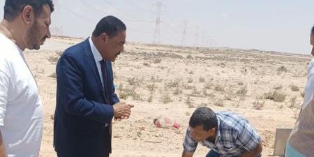 محافظ مطروح يتابع أعمال تطوير طريق مطار العلمين - لايف نيوز