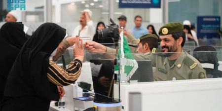 وزارة الداخلية تنهي كافة عمليات إجراءات مغادرة ضيوف الرحمن من الجمهورية الإسلامية الإيرانية عبر منفذ جديدة عرعر - لايف نيوز