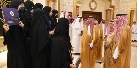 مُحافظ جدَّة يُكرِّم الفائزين بجائزة المواطنة المسؤولة - لايف نيوز