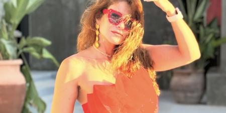 بالشورت..هيدي كرم تخطف الأنظار بإطلالة صيفية - لايف نيوز
