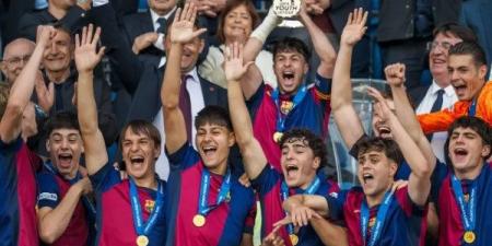 برشلونة يعلن تجديد عقد حارسه فويتشيك تشيزني موسمين - لايف نيوز