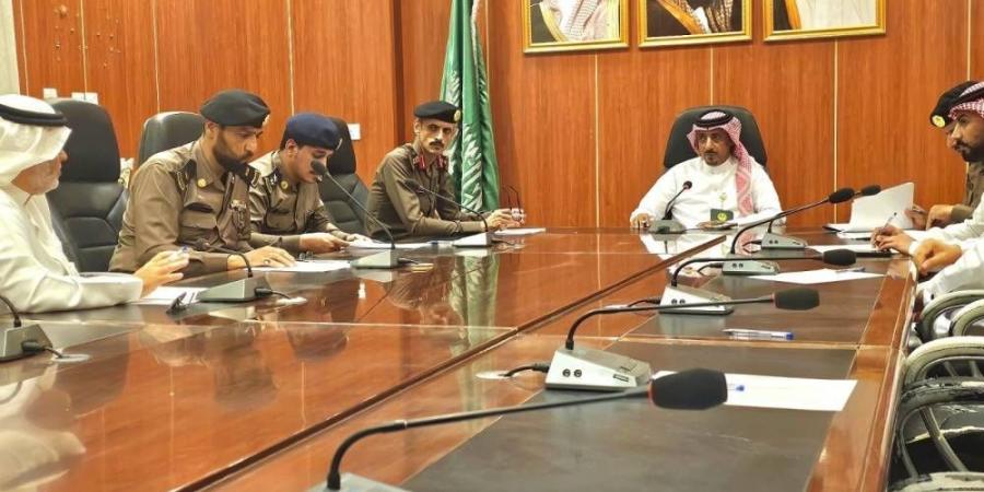 محافظ بارق يرأس اجتماع لجنة السلامة المرورية - لايف نيوز