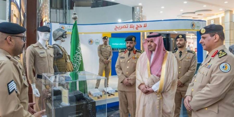 وكيل إمارة الجوف للشؤون الأمنية يزور المعرض المتنقل لا حج بلا تصريح في سكاكا - لايف نيوز