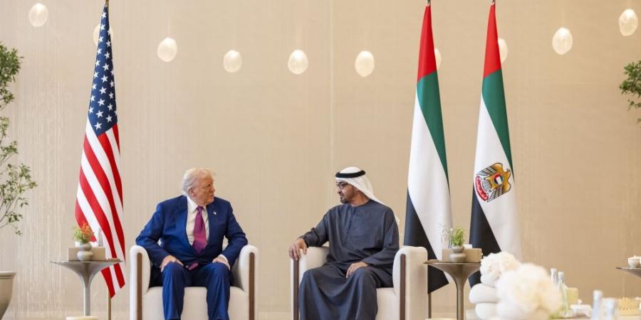 الشيخ محمد بن زايد يبحث فرص تعزيز التعاون مع الرئيس الأمريكي - لايف نيوز