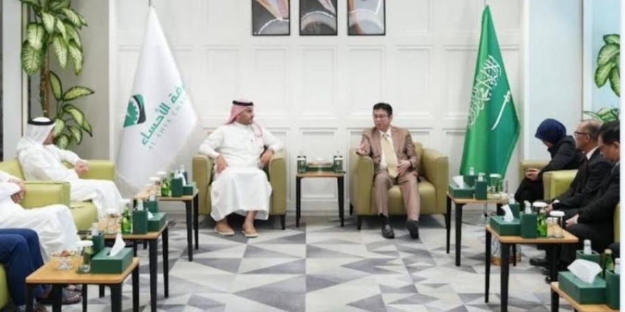 وفد إندونيسي يبحث سبل تعزيز التعاون الإقتصادي والتجاري في غرفة الأحساء - لايف نيوز