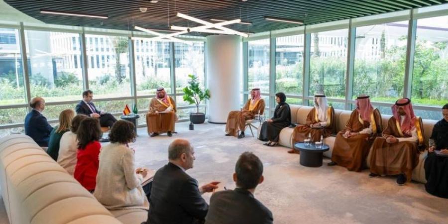 الإبراهيم يجتمع مع وزير الاقتصاد والتجارة والأعمال الإسباني - لايف نيوز