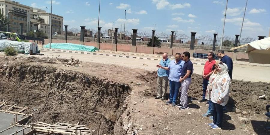 رئيس جامعة بنها يتفقد مجمع المدرجات المركزى ومسار خطوط الغاز بكفر سعد - لايف نيوز