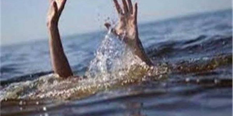 مبيعرفش يعوم.. غرق عامل في نهر النيل بأطفيح - لايف نيوز