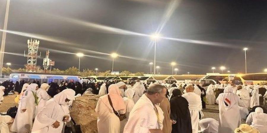 وصول حجاج بعثة القرعة إلى مخيمات منى وتسكينهم بنجاح - لايف نيوز