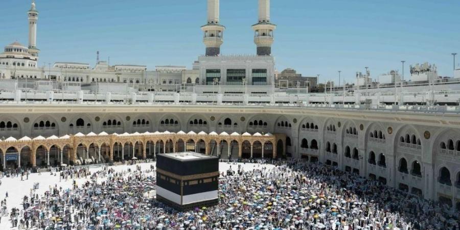 حجاج بيت الله الحرام يرمون الجمرات الثلاث ويؤدون طواف الوداع - لايف نيوز