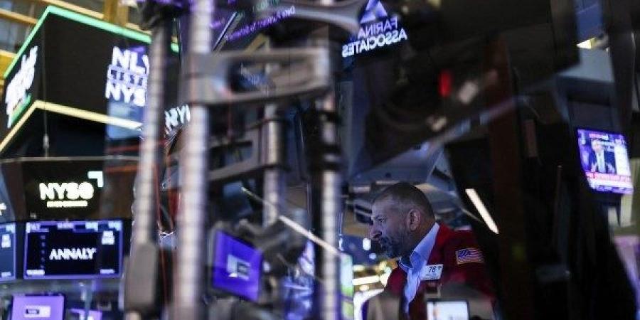 أسهم Exxon تكسب 9 مليارات دولار في يوم .. وخسائر حادة لـ GameStop - لايف نيوز