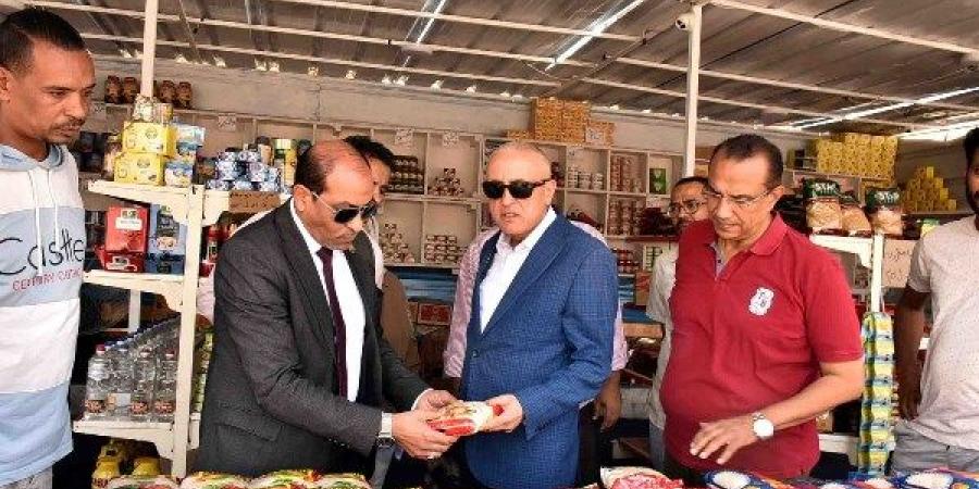 نائب محافظ الأقصر يشهد تكريم مدير عام التعليم العام لبلوغها المعاش - لايف نيوز