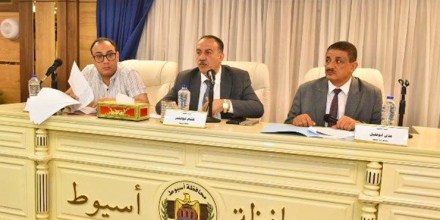 ملابس العيد تحولت لأكفان.. تروسيكل ينزلق بالنيل في أسيوط ويودي بحياة 5 أفراد من أسرة واحدة - لايف نيوز