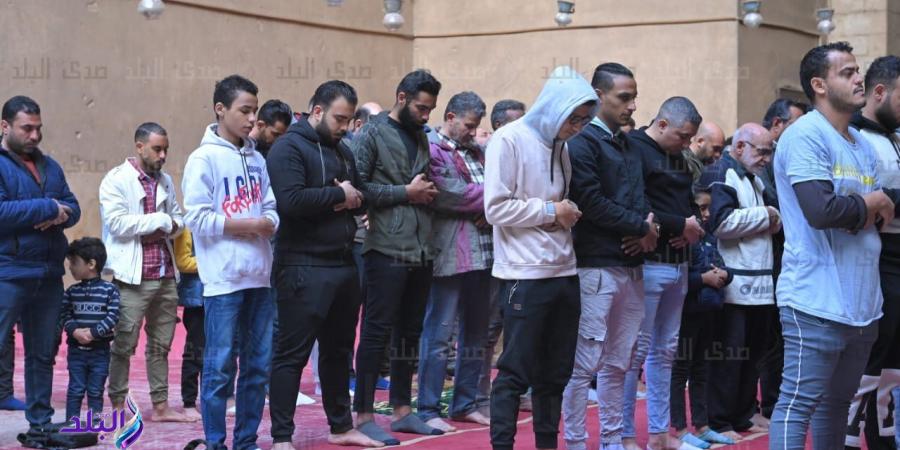 تعدد صلاة الجمعة في البلد الواحد.. محاميان يطالبان الأزهر والأوقاف بهذا الأمر - لايف نيوز