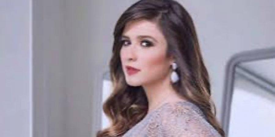 ياسمين عبد العزيز تخطف الأنظار في أحدث ظهور - لايف نيوز