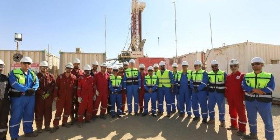 وزير البترول يزور موقع بتروشهد بالصحراء الغربية وبتفقد سير العمليات الإنتاجية - لايف نيوز
