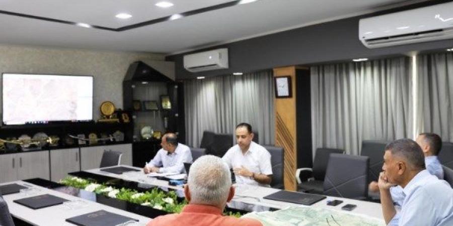 محافظ أسوان: مراجعة الحدود الإدارية بشكل علمى لتنفيذ الخطط التنموية - لايف نيوز