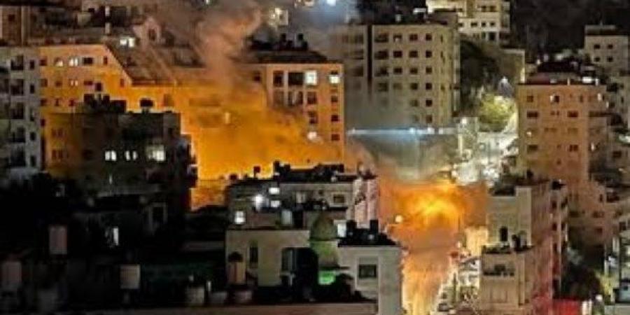 حريق مبنى وسط إسرائيل.. وإطلاق دفعة صواريخ إيرانية جديدة ضد دولة الاحتلال - لايف نيوز