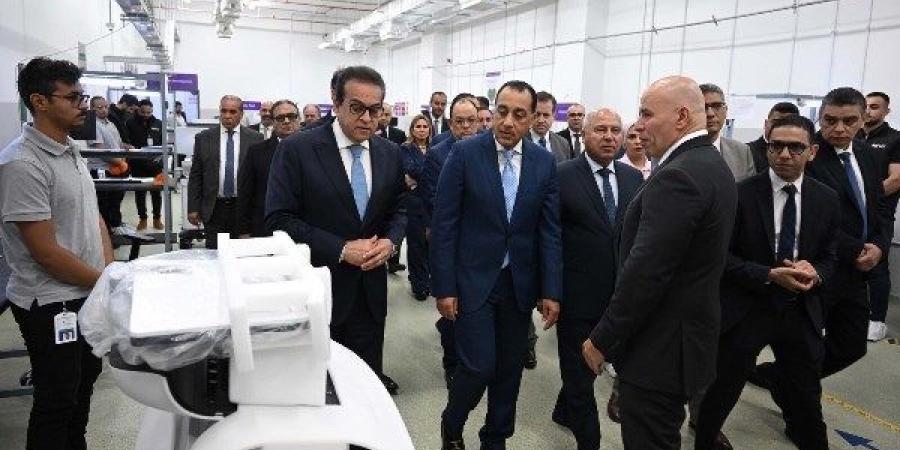 رئيس الوزراء يتفقد مشروع تصنيع أجهزة السونار والرنين المغناطيسي.. ونواب: الدولة تشجع الصناعة لتقليل الاستيراد وزيادة الصادرات - لايف نيوز