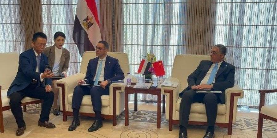 وزير الاستثمار يعقد لقاءات مكثفة مع عدد من الشركات الصينية لاستعراض فرص ومقومات الاستثمار بالسوق المصري - لايف نيوز
