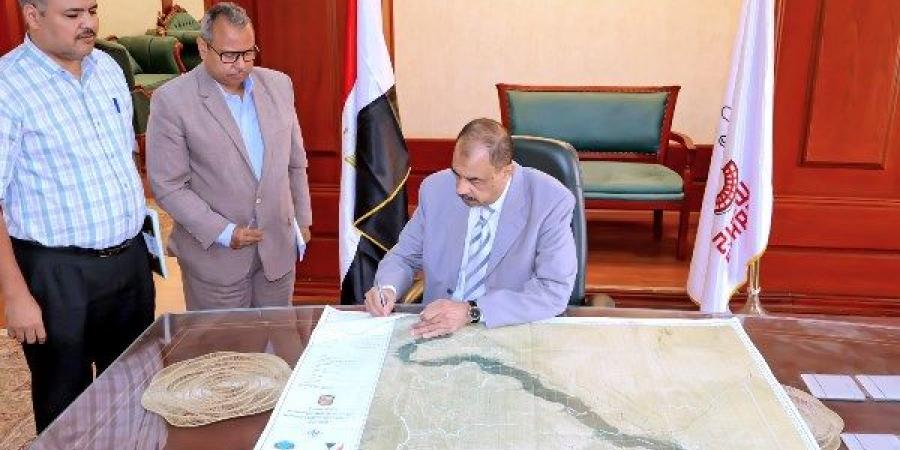 محافظ سوهاج: الترسيم الجديد نقلة نوعية لدفع عجلة التنمية وجذب الاستثمارات - لايف نيوز