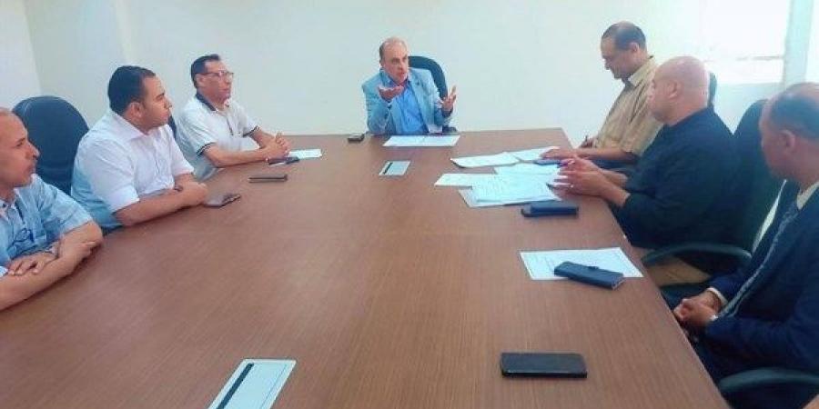 اجتماع موسّع للجنة النفايات الطبية بالوادي الجديد لتعزيز منظومة التخلص الآمن - لايف نيوز