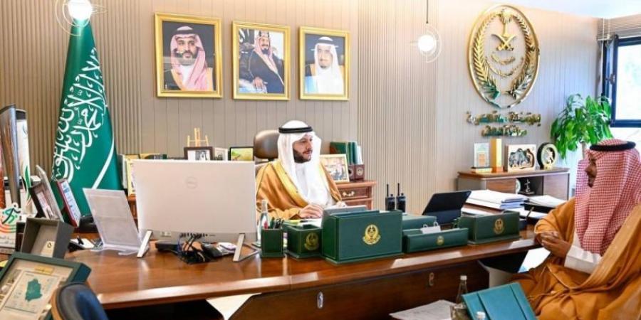 مُحافظ الطَّائف يستعرض خطط «المدن الصحيَّة» - لايف نيوز