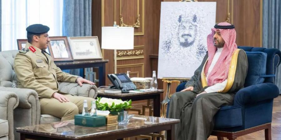 أمير الحدود الشمالية يستقبل قائد قوة أمن المنشآت المعيَّن حديثًا - لايف نيوز